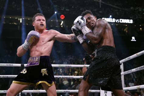 Canelo Alvarez dominates Jermell Charlo, retains undisputed .